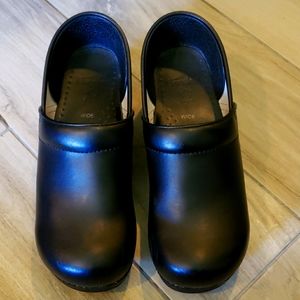 Dankso Black Leather clog 40 Wide